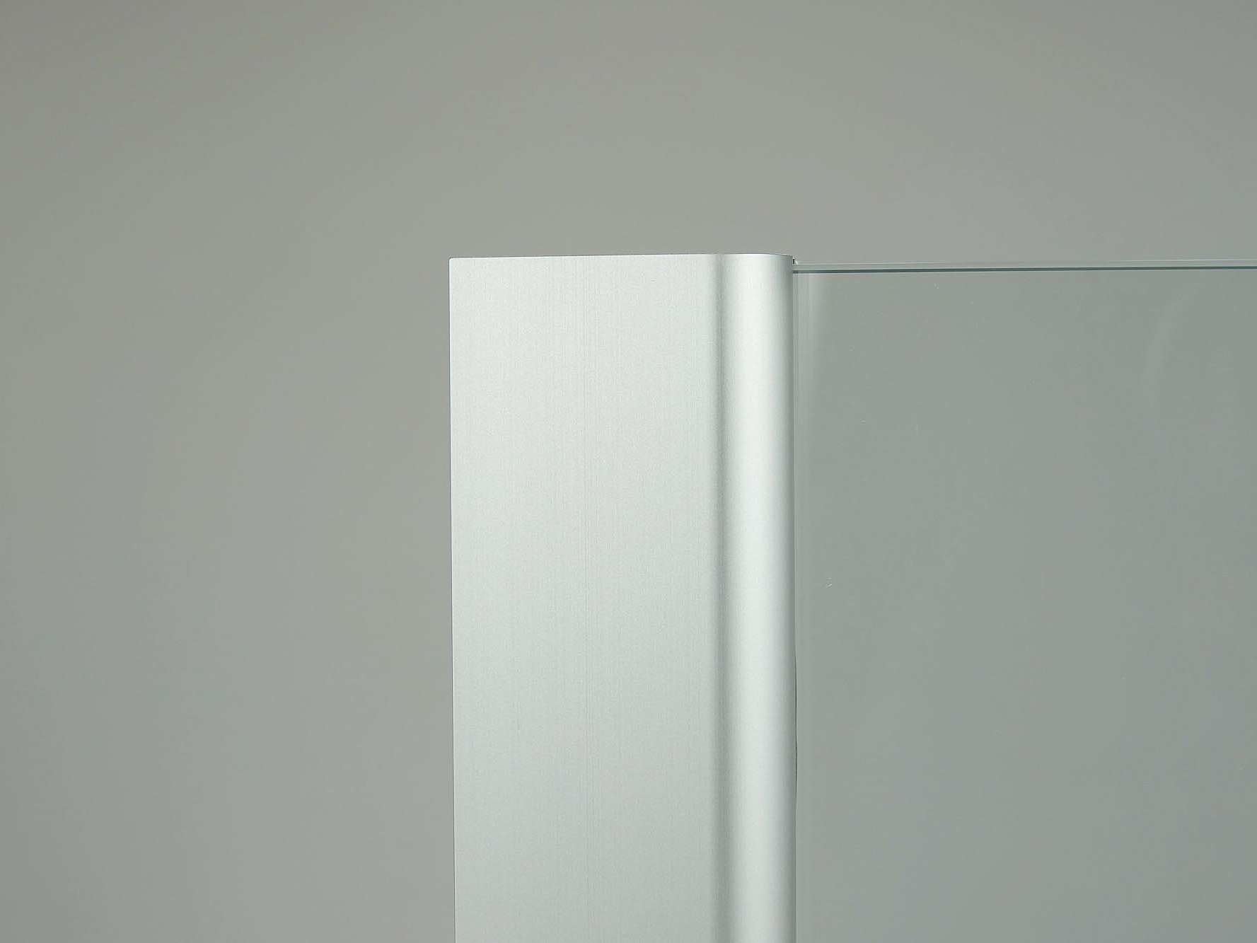 Kermi Duschdesign Duschkabine Oberfläche Wandprofil Silber Mattglanz